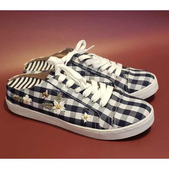 NWOB Betsey Johnson Edna Blue Gingham Daisy Bee Slip-on Sneakers Size 11 - Picture 1 of 8